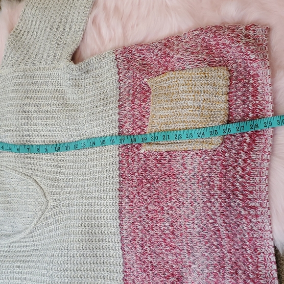 Entro Colorblock V-neck Knit Sweater - Picture 7 of 11